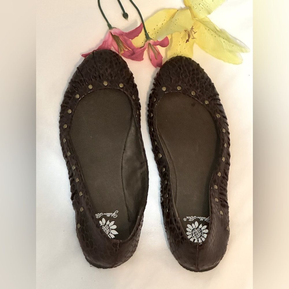 Timeless! Yellow Box subtle-leopard print flats! - Picture 11 of 14